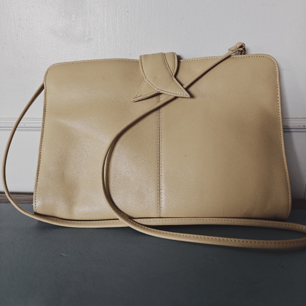 Vintage leather purse - butter yellow